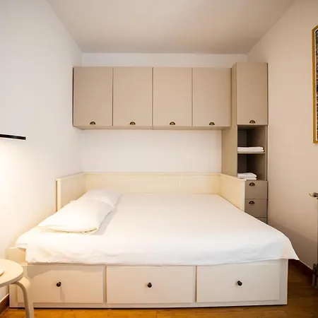 Klaudia With Pool Willa *