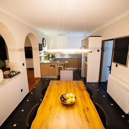 Klaudia With Pool Willa *