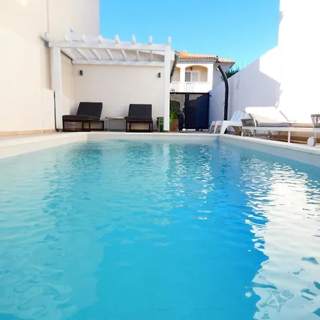 Klaudia With Pool زادار