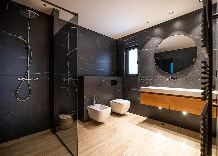 Klaudia With Pool Zara