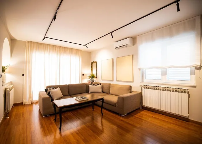 Klaudia With Pool Villa