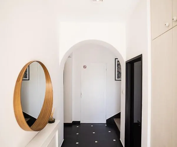 Klaudia With Pool Villa