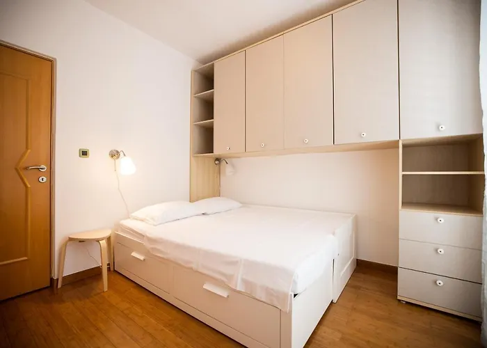 Klaudia With Pool Zara