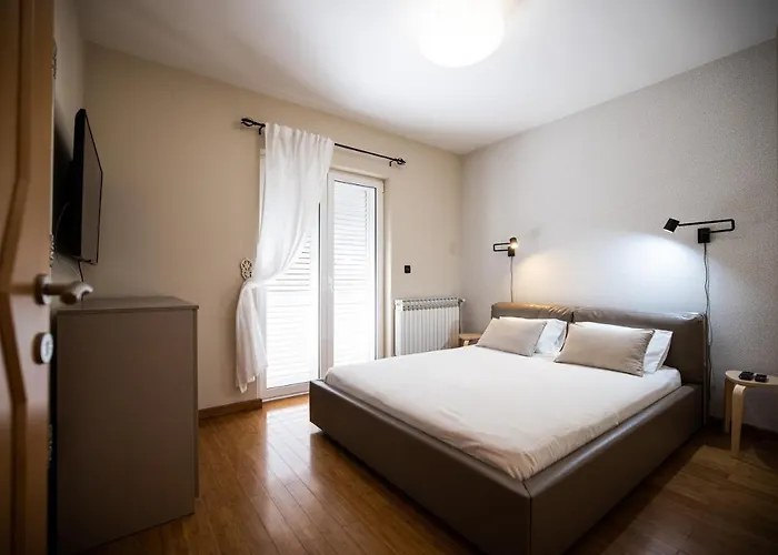 Klaudia With Pool Villa *