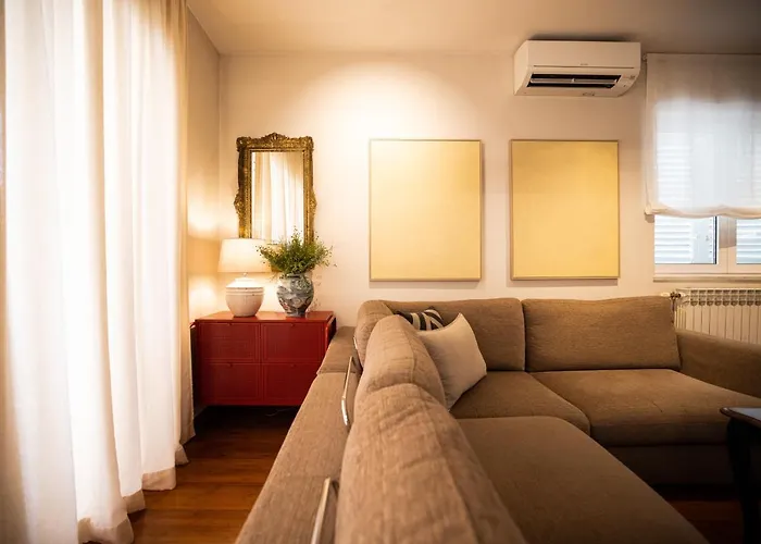 Klaudia With Pool Zara