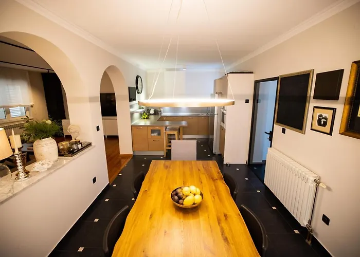 Klaudia With Pool Villa *