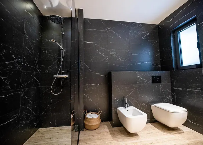 Klaudia With Pool Zara